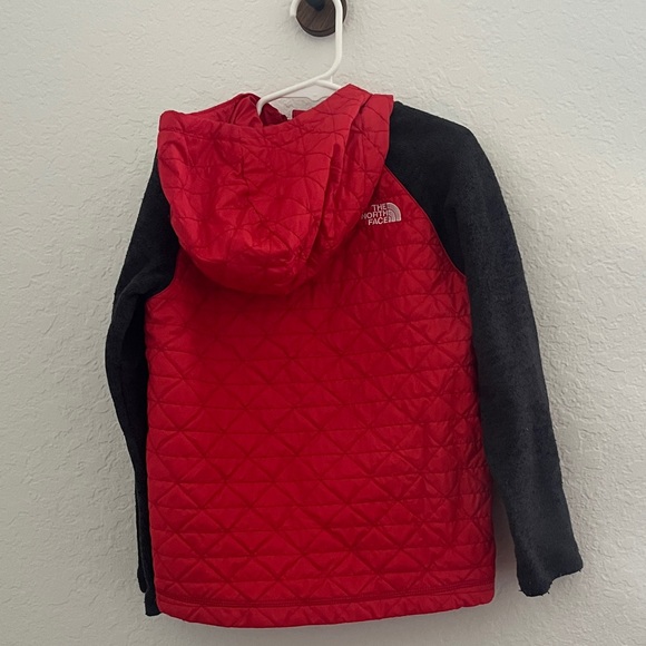 The North Face Toddler  Quilted Red and Black Jacket - Picture 2 of 3